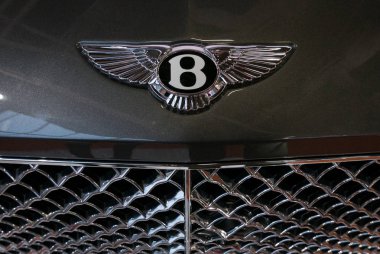 Bologna, İtalya - Aralık, 2017 yaklaşık: Bentley logosu spor araba Motor Show'da, kapat.