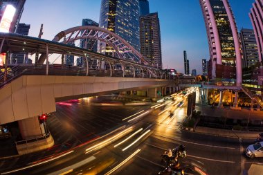 Bangkok, Tayland - 17 Kasım 2015: Bangkok Chong Bangkok'un yeni bangkok skytrain istasyonu Silom satırındaki. Chong Bangkok'un kanalıdır Puan Bang Rak bölgesinde Silom satırındaki bir Bts gökyüzü tren istasyonu.