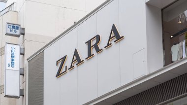 Tokyo, Japonya - Mart, 2017 yaklaşık: Zara mağazası. Zara İspanyol giyim ve aksesuarları perakendeci Arteixo, Galiçya, temel ve Amancio Ortega ve Rosalia Mera tarafından 1975 yılında kurulan olduğunu. 