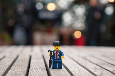 Ocak, 2018 yaklaşık - Londra, İngiltere: Lego İngiliz adam. Lego inşaat oyuncaklar çocuklar ve koleksiyonerler dünya çapında popüler popüler bir çizgidir. Açıklayıcı yazı işleri.