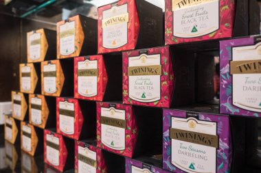 London, Büyük Britanya - Ocak, 2018 yaklaşık: Twinings İngilizce çay kutuları koleksiyon küme. Twinings çay marka İngiliz gıdalar ilişkili ait İngilizce bir pazarlamacı olduğunu.