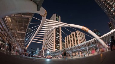 Bangkok, Tayland - 17 Kasım 2015: Bangkok Chong Bangkok'un yeni bangkok skytrain istasyonu Silom satırındaki. Chong Bangkok'un kanalıdır Puan Bang Rak bölgesinde Silom satırındaki bir Bts gökyüzü tren istasyonu.