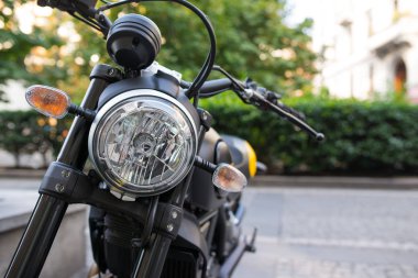 Milan, İtalya - 29 Eylül 2016: Ducati Scrambler ayrıntı motosiklet. Yeni Scrambler 2014 yılında Ducati, tasarlayan ve üreten motosiklet Bologna bir İtalyan şirketi tarafından tanıtıldı.