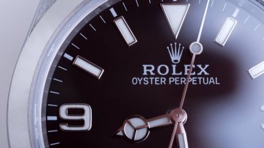 Bologna, İtalya - 14 Mart 2018: Rolex Oyster Perpetual Explorer izlemek yakın kadar. Rolex Sa 1905 yılında Londra'da kurulan bir İsviçreli lüks saatçi oluşur. Açıklayıcı yazı işleri.
