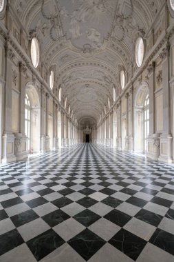 Torino, İtalya - Şubat, 2018 yaklaşık: Diana Venaria Kraliyet Sarayı - Reggia Venaria galeride. Savoy aile eski kraliyet villası oldu.