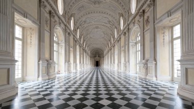 Torino, İtalya - Şubat, 2018 yaklaşık: Diana Venaria Kraliyet Sarayı - Reggia Venaria galeride. Savoy aile eski kraliyet villası oldu.