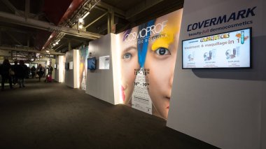 Bologna, İtalya - 16 Mart 2018: Cosmoprof içinde sergi, en büyük güzellik ve kozmetik sektöründe ticaret İtalya'da göster.