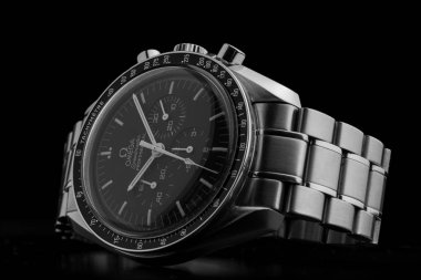 Bologna, İtalya - 12 Ekim 2017: Omega Speedmaster Professional izle. Omega saatler 19 yüzyıldan beri oluşturma ve ayın ilk nöbet yapıldı. Açıklayıcı yazı işleri.