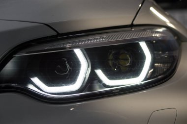 Milan, İtalya - Kasım, 2017 yaklaşık: M2 Bmw motor sporları ön ışık, 75 Eicma, Rho, Milan Uluslararası motosiklet Sergisi.