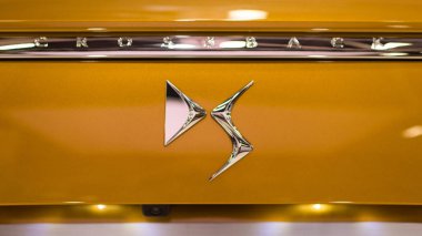 Bologna, İtalya - Aralık, 2017 yaklaşık: Citroen Ds ayrıntı araba crossback Motor Show'da.