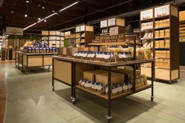 Bologna, İtalya - Aralık, 2017 yaklaşık: Bologna, yer alan ürünler Fico Eataly dünya içinde dünyanın en büyük agrofood parkı var. İç görünüm.