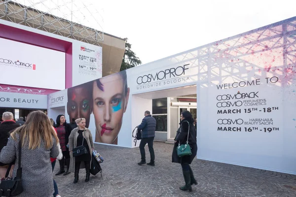 Bologna Italy March 2018 People Visit Cosmoprof Exhibition Largest Beauty — Stock Photo, Image
