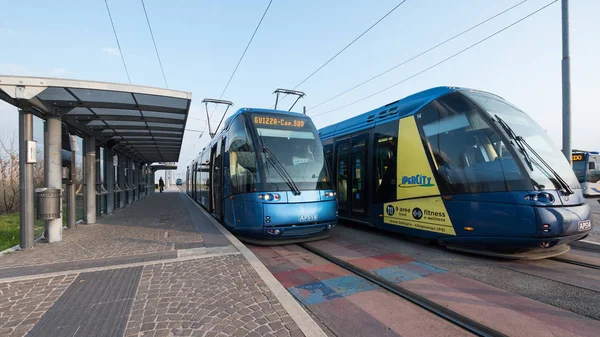 Padua, İtalya - 11 Şubat 2018: Modern tramvay sokakta.