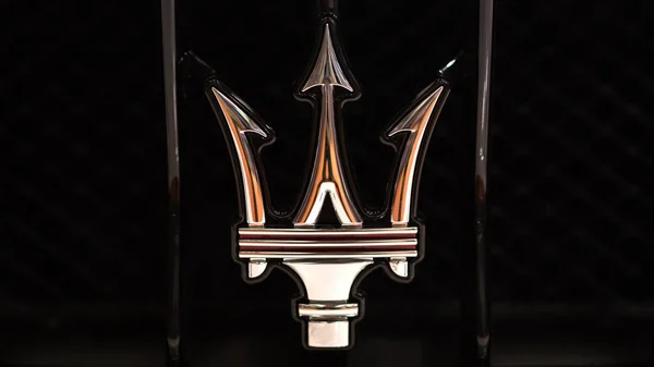 Bologna Italien Circa December 2017 Närbild Maserati Logotyp — Stockfoto