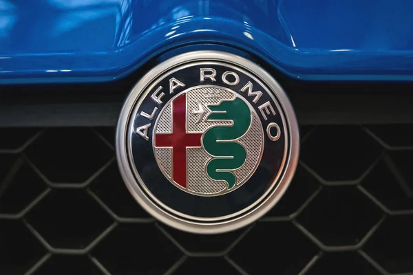 ボローニャ イタリア 2017 はアルファ ロメオのロゴのクローズ アップ — ストック写真