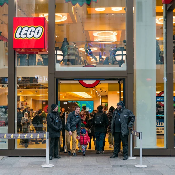 ロンドン イギリス 2018 ストア入り口 レゴは建設 おもちゃの子供たちと世界中のコレクターに人気の人気ラインです — ストック写真