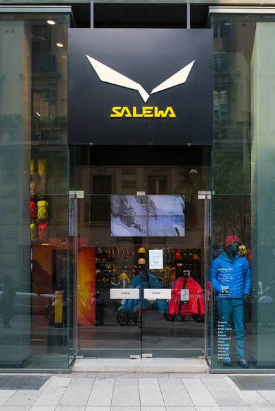 意大利米兰 2016年9月29日 Salewa 店入口 Salewa 是一家意大利公司 生产山地设备和服装 总部设在意大利波尔查诺 — 图库照片