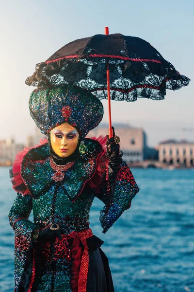 Karnevalen Venedig Vackra Mask George Island Med Markusplatsen Bakgrunden — Stockfoto