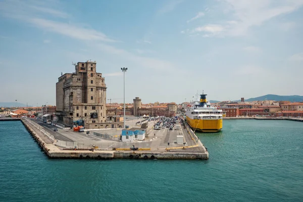 Livorno Olaszország Július 2017 Livorno Kikötőjétől Korzika Ferries Hajóval Nappali — Stock Fotó