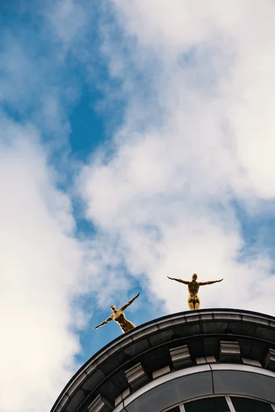 London Circa January 2018 Three Gold Swimmers Three Graces Statue — Stock Photo, Image