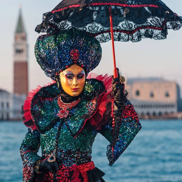 Karnevalen Venedig Vackra Mask George Island Med Markusplatsen Bakgrunden — Stockfoto