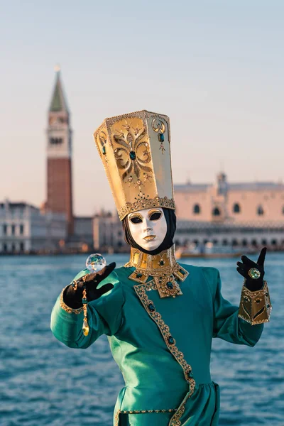 Karnevalen Venedig Vackra Mask George Island Med Markusplatsen Bakgrunden — Stockfoto