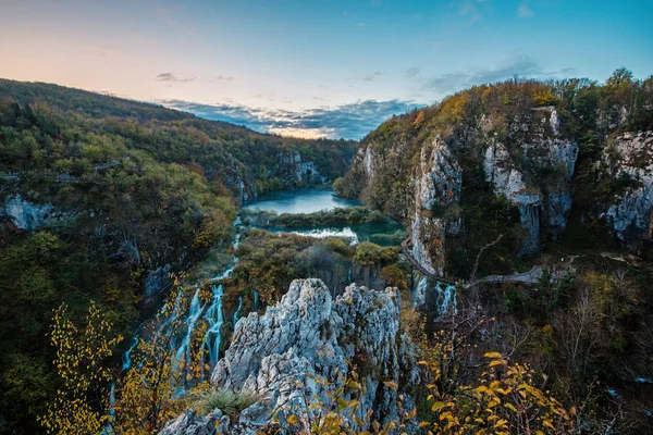 Letecký Pohled Malebné Tyrkysové Vody Vodopádu Národním Parku Plitvická Jezera — Stock fotografie