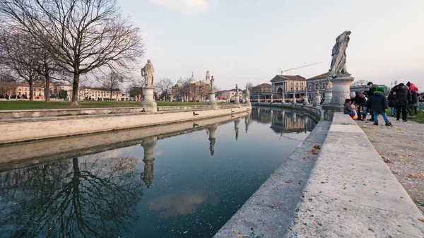 Padua Italia Febbraio 2018 Persone Che Divertono Durante Carnevale Piazza — Foto Stock