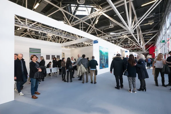 Bologna Itálie Února 2018 Lidé Navštěvující Artefiera 2018 Mezinárodní Výstava — Stock fotografie