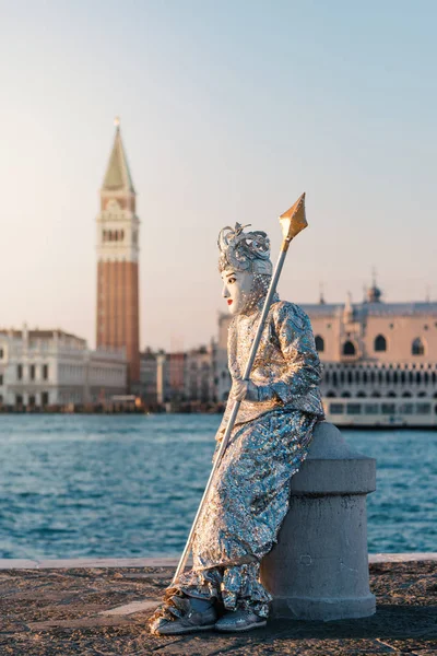 Karnevalen Venedig Vackra Mask George Island Med Markusplatsen Bakgrunden — Stockfoto