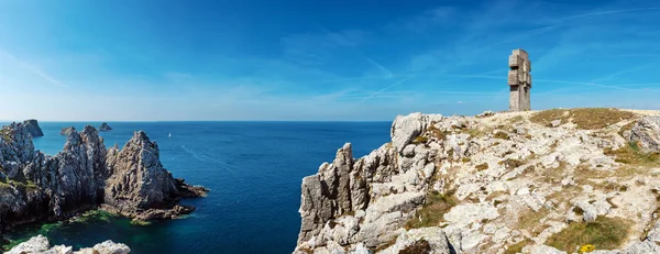 Vista Panorâmica Pointe Pen Hir Com Monumento Segunda Guerra Mundial — Fotografia de Stock