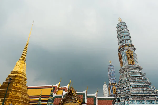 Tradycyjnej Tajskiej Architektury Dramatyczne Niebo Grand Palace Bangkok Tajlandia — Zdjęcie stockowe