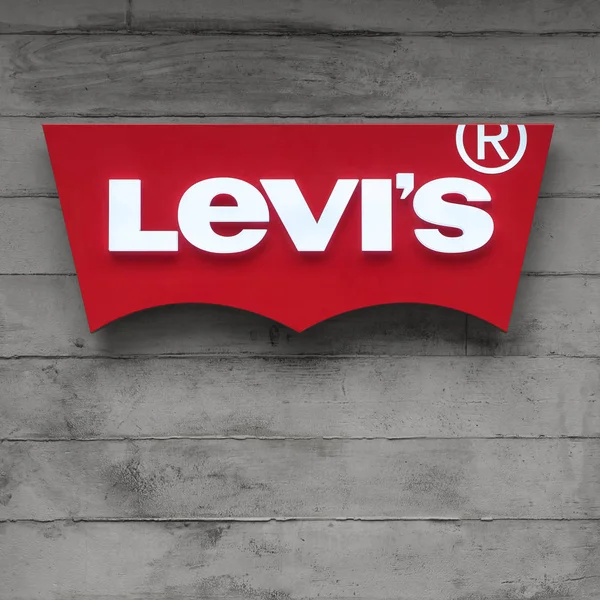 Tokio Japón Circa Marzo 2017 Logotipo Levi Con Fondo Hormigón —  Fotos de Stock