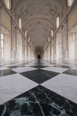 Torino, İtalya - Şubat, 2018 yaklaşık: Diana Venaria Kraliyet Sarayı - Reggia Venaria galeride. Savoy aile eski kraliyet villası oldu.