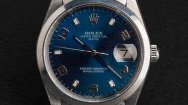 Bologna, İtalya - 5 Mart 2018: Rolex Oyster Perpetual Tarih seyretmek. Rolex Sa 1905 yılında Hans Wilsdorf ve Alfred Davis, Londra, İngiltere tarafından kurulmuş bir İsviçreli lüks saatçi oluşur. Açıklayıcı yazı işleri.