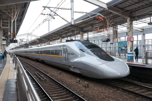 Kyoto, Japonya - Mart, 2017 yaklaşık: Hikari demiryolu Star tren istasyonunda. Hikari Japonya'da Tokaido ve Sanyo Shinkansen 