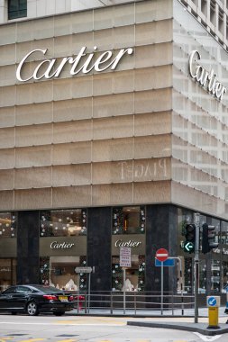 Hong Kong, Çin - 21 Kasım 2015: Cartier mağazası. Cartier tasarlar, üretir, dağıtır ve mücevher ve saatler satıyor. Paris'te 1847 yılında kurulan.