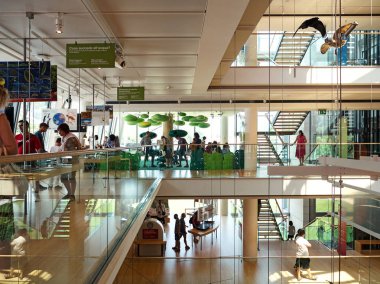 Trento, İtalya - 21 Temmuz 2015: İç görünüm muse, etkileşimli bir Müzesi mimarı Renzo Piano, 27 Temmuz 2013 açıldı.