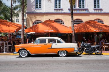 Miami, Amerika Birleşik Devletleri - 14 Mart 2016: Ünlü Ocean Avenue sürücü ve Ocean's on pub Miami Beach.