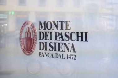 Florence, İtalya - Ocak, 2017 yaklaşık: Monte dei Paschi di Siena işareti. MPS dünyada hayatta kalan en eski Bankası ise üçüncü büyük İtalyan ticari ve perakende banka.