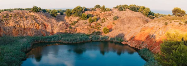 Mina Bauxita Com Lago Otranto Apúlia Itália Imagem Panorâmica — Fotografia de Stock