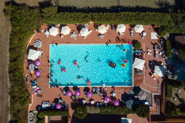 Schwimmbad Voller Menschen Die Spaß Haben Blick Von Oben — Stockfoto