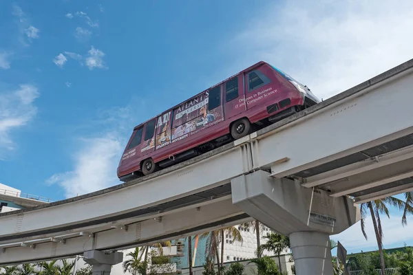 Miami Estados Unidos Marzo 2016 Skytrain Mover Wagon Durante Día —  Fotos de Stock