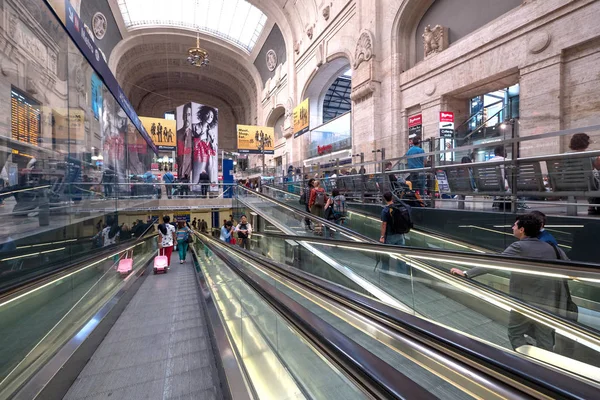Milán Italia Septiembre 2016 Vista Interior Estación Central Tren Cada —  Fotos de Stock