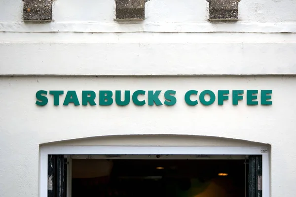 Londres Reino Unido Circa Junio 2015 Logo Tienda Starbucks Starbucks —  Fotos de Stock