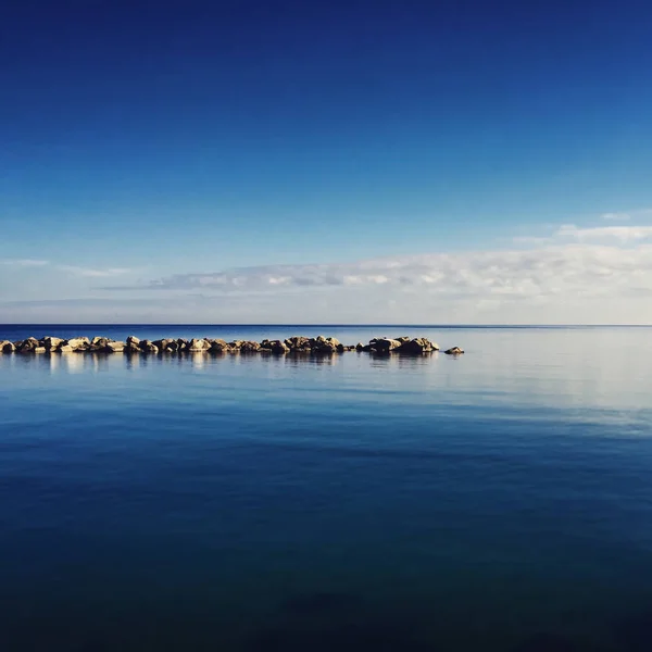 Vista Cênica Calma Tranquila Mar Com Céu Azul Pedaso Itália — Fotografia de Stock