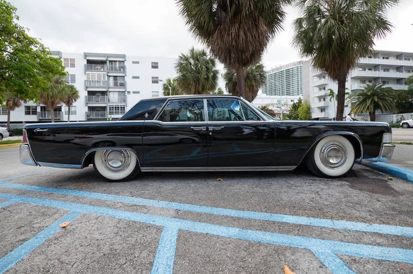 Miami Beach Usa March 2016 Lincoln Continental Vintage Car Parked — Stock Photo, Image