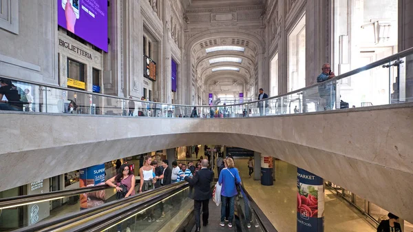 Mailand Italien September 2016 Innenansicht Des Hauptbahnhofs Jeden Tag Passieren — Stockfoto