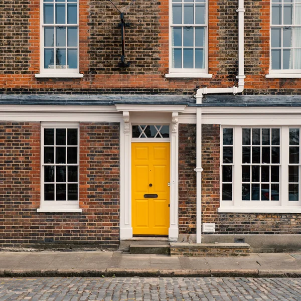 Yellow Door London Filtered Image — Stock Photo, Image