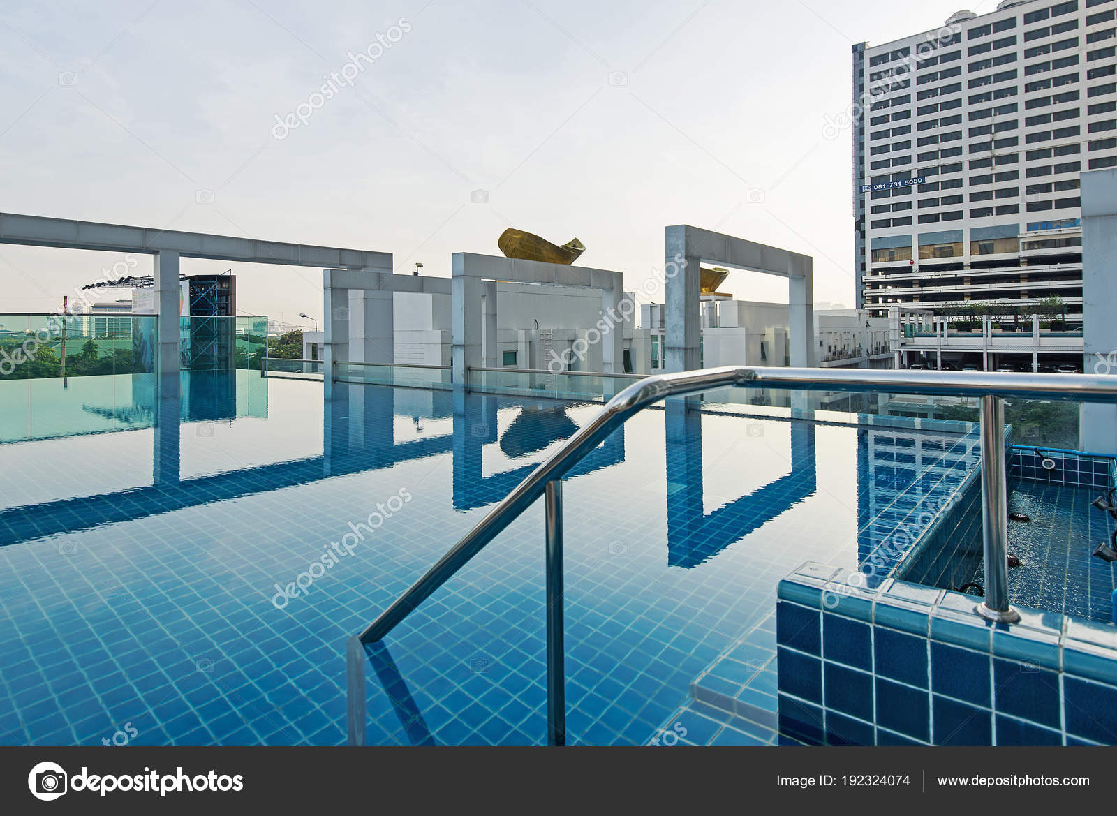 Bangkok Thailand November 2015 Roof Top Luxury Swimming Pool Bangkok Stock Editorial Photo